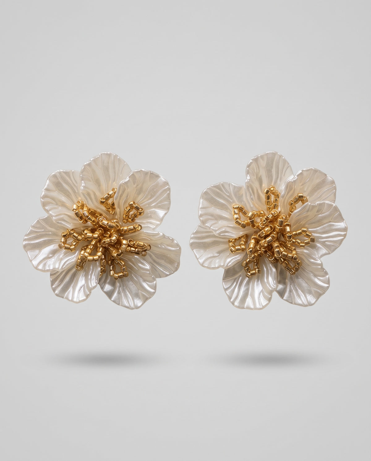 Aretes Flor | Nácar y Baño Oro 18K