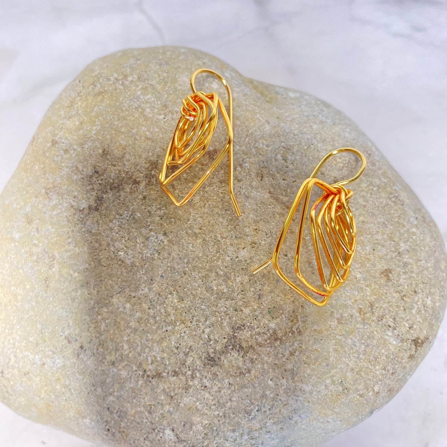 Aretes Amara | Boho Chic | Oro Laminado | Super Livianos | Hechos a Mano