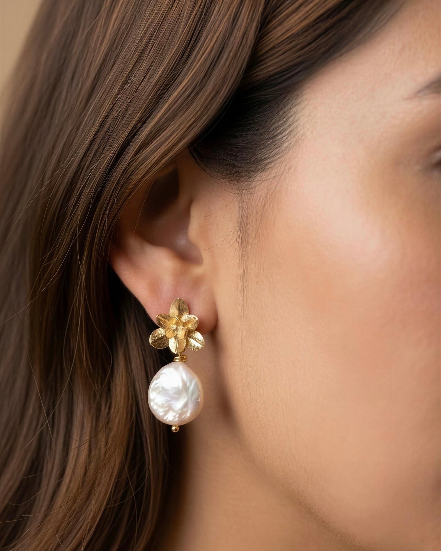 Aretes Montse | Perla Barroca | Oro laminado 18K
