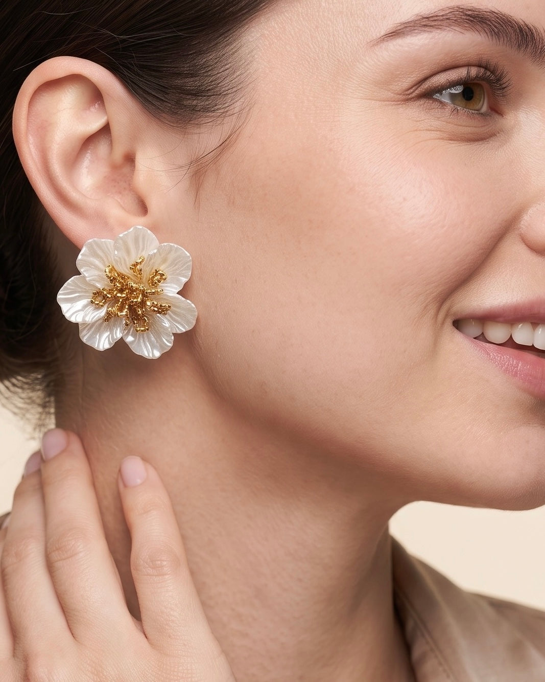 Aretes Flor | Nácar y Baño Oro 18K