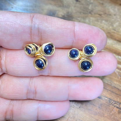 Aretes Nadia | Oro laminado 18K | Piedra Oro Azul