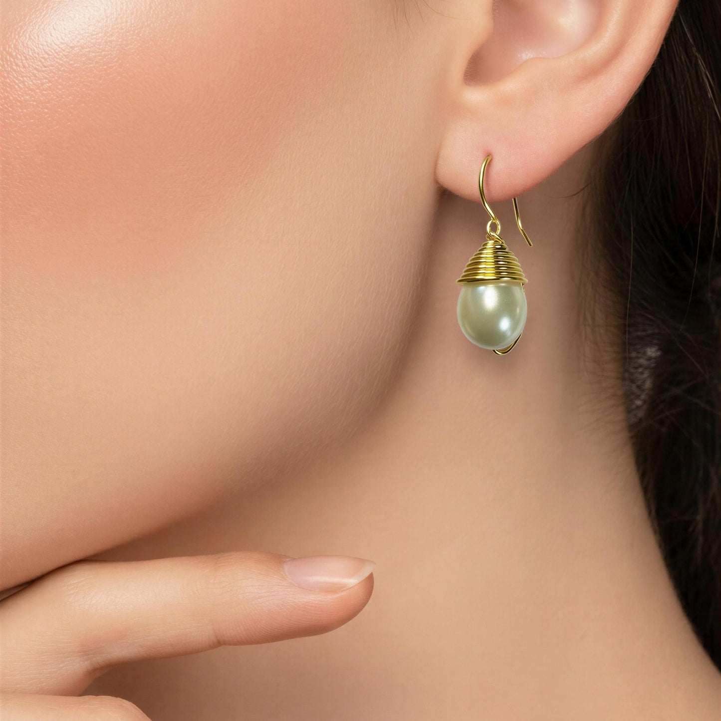 Aretes Sarah Perla | Oro laminado 18K y Perla Sintetica